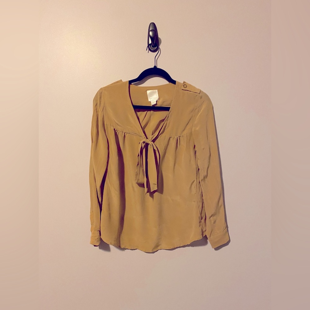 Line & Dot Tie Front Top in Mustard